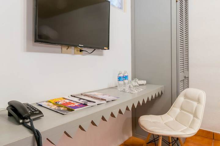 Room 6 of 28