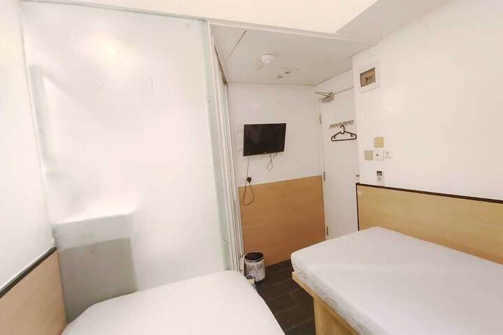 Room 47 of 69