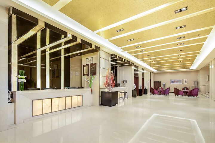 Entrance & Lobby