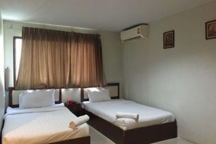Room 8 of 30