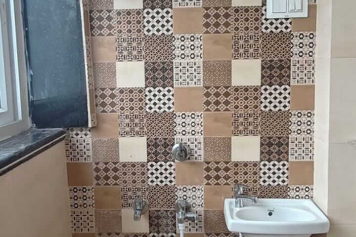 Room 5 of 9