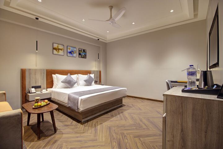 Room 11 of 37