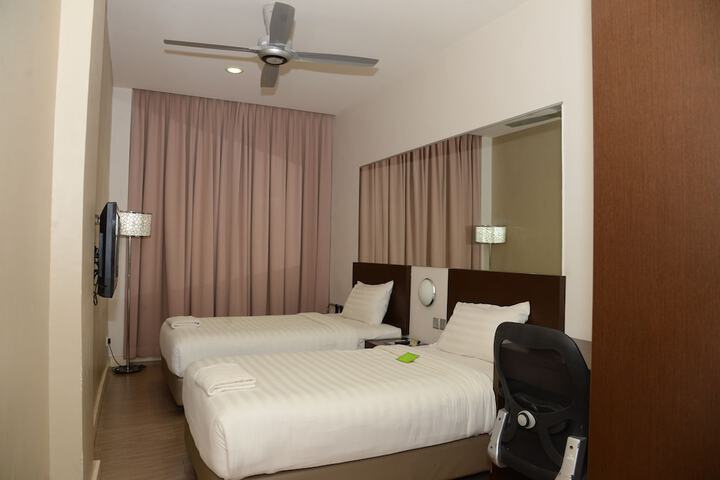Room 10 of 38