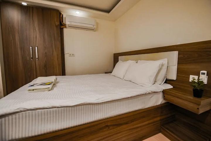 Room 3 of 21