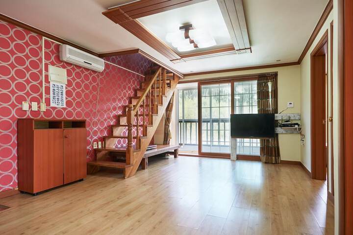 Room 9 of 82
