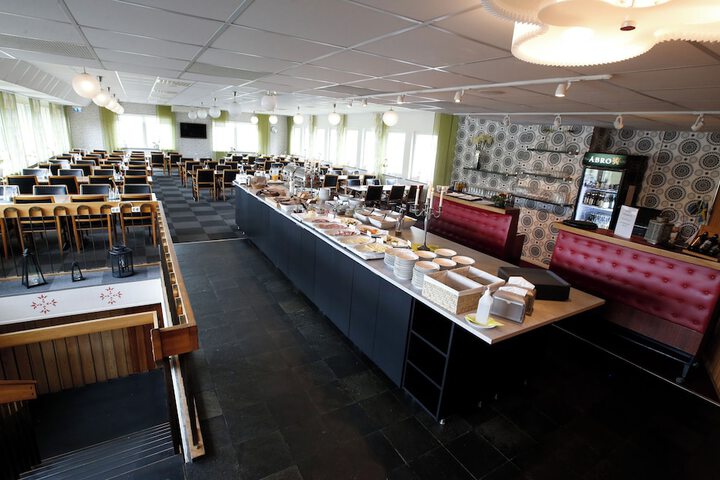 Dining 42 of 67