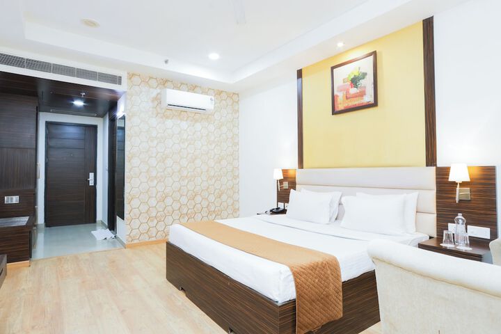 Room 26 of 80
