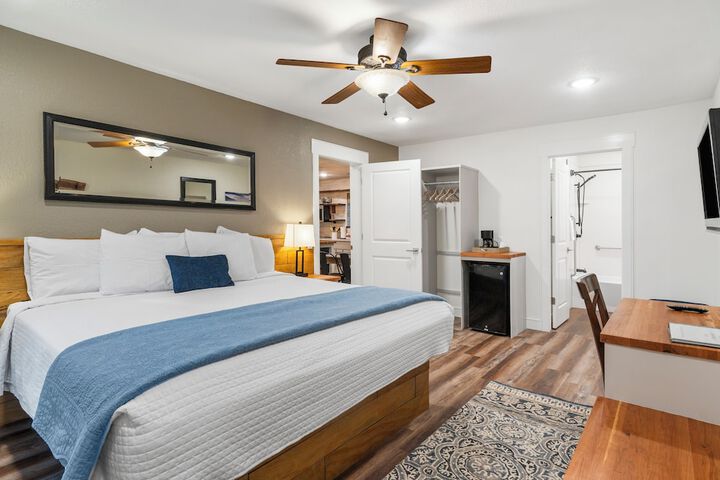 Room 4 of 40