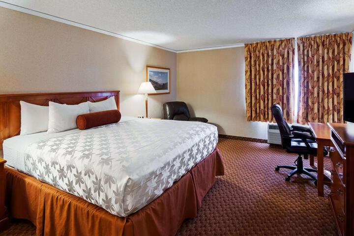 1 King Bed (5 of 39)