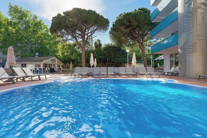 Pools & Facilities