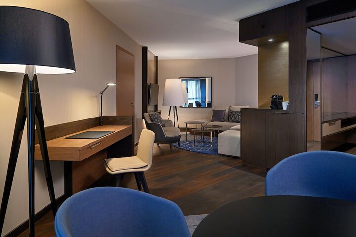 Room 18 of 256