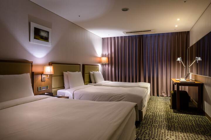 Room 21 of 153
