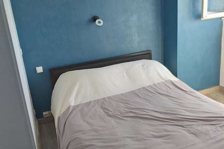 Room 2 of 33
