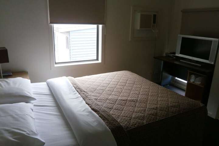 Room 8 of 29