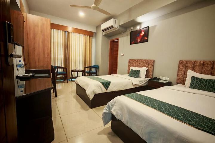 Room 3 of 73
