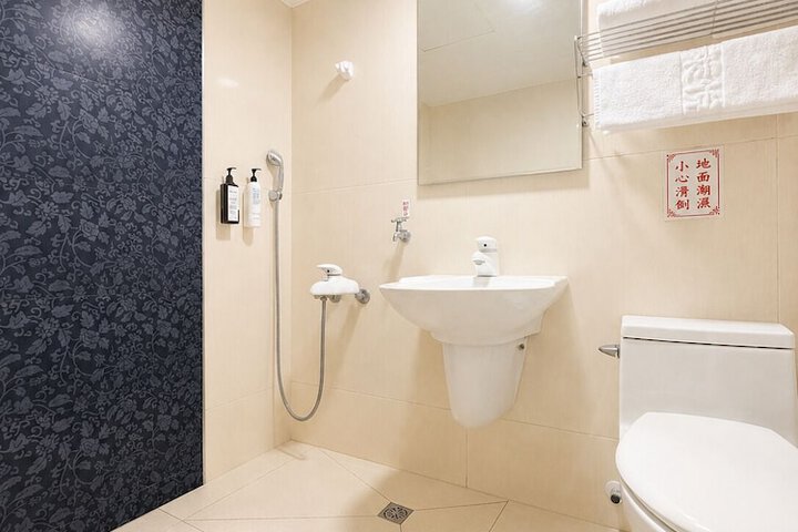 Room 115 of 160