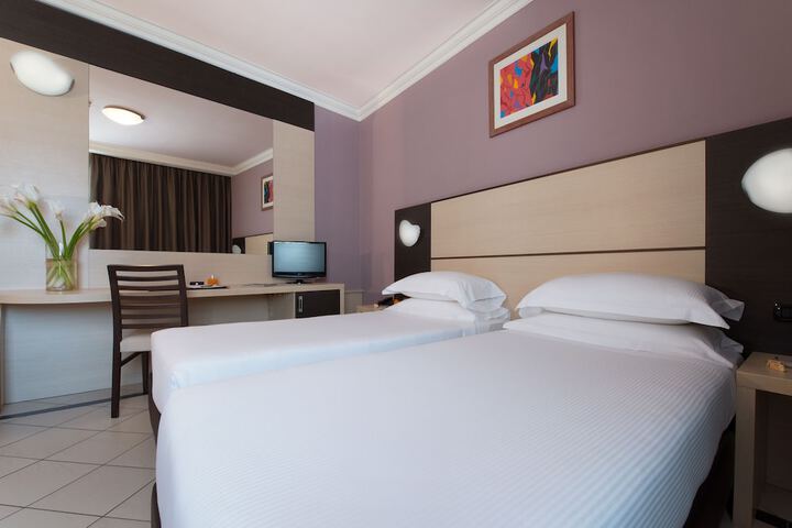 Room 9 of 35