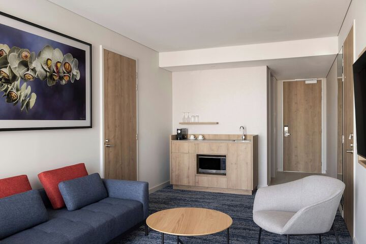 Lounge 50 of 64