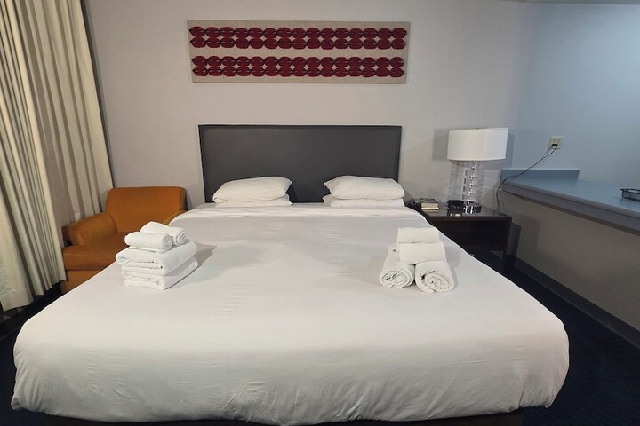 Room 3 of 28