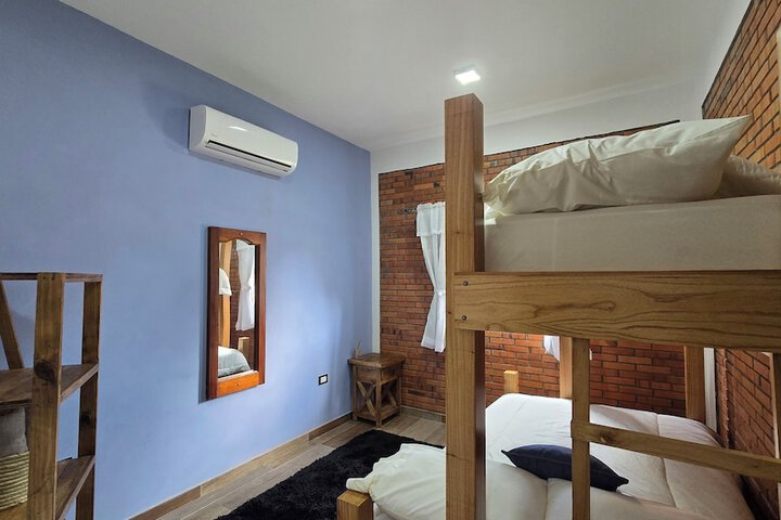 Room 2 of 66