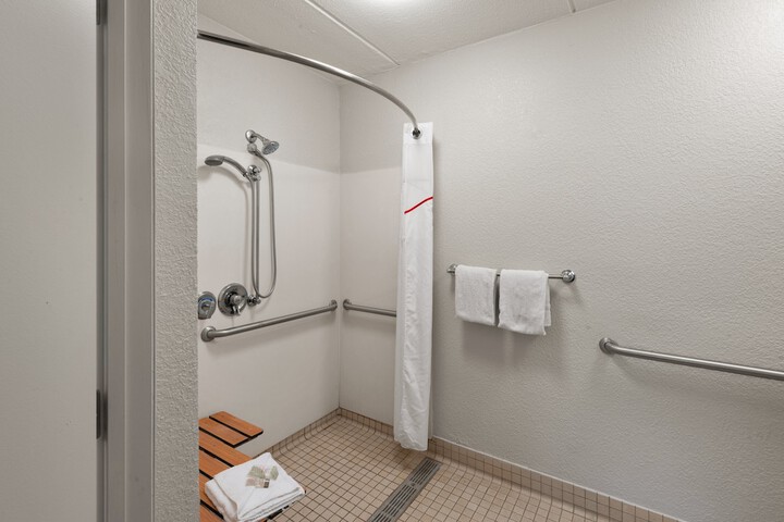 Room 17 of 34