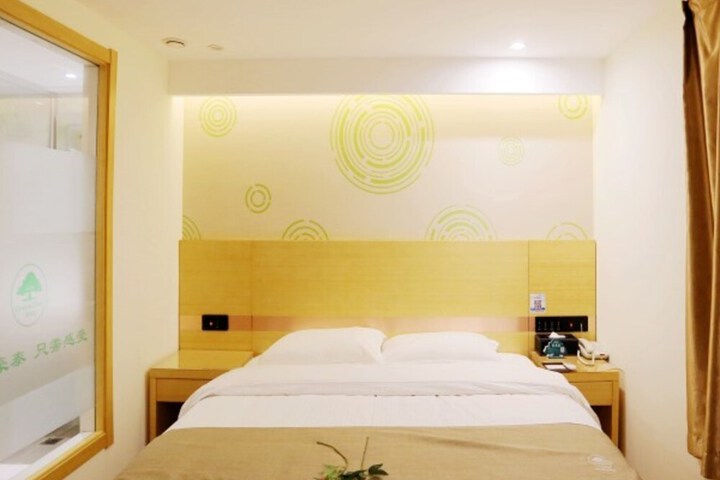 Room 16 of 38