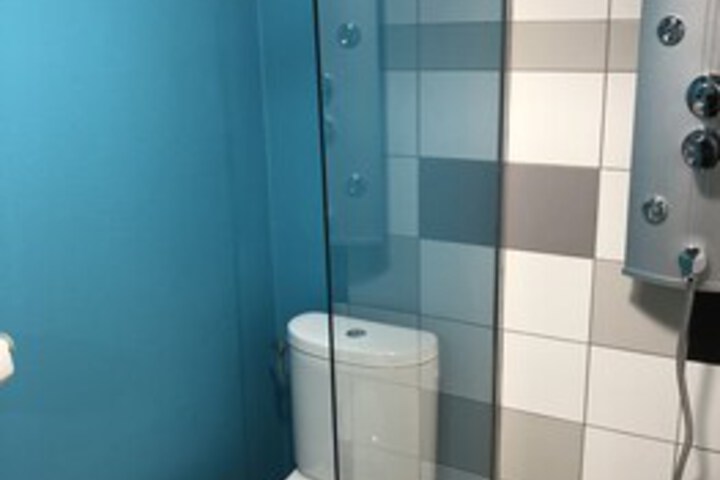 Room 6 of 33