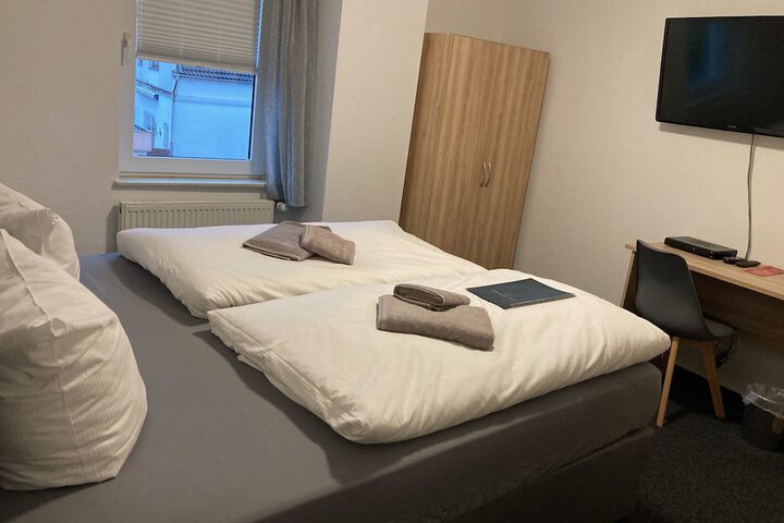 Room 11 of 22