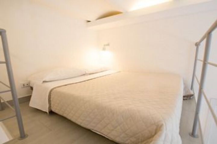Room 6 of 19