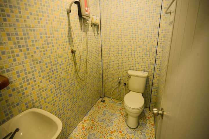 Room 6 of 65