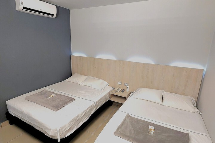 Room 6 of 9