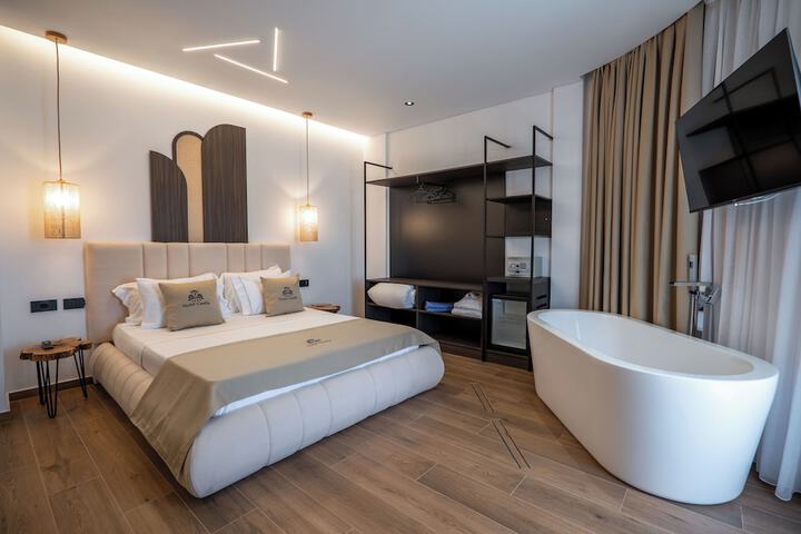 Room 4 of 76