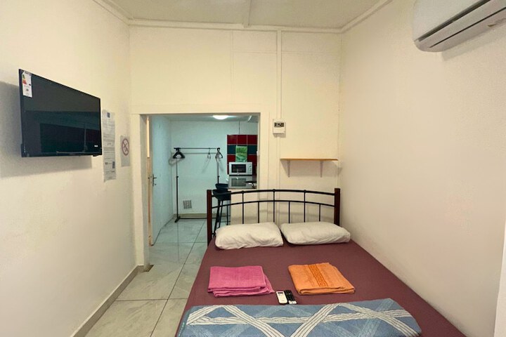 Room 17 of 33