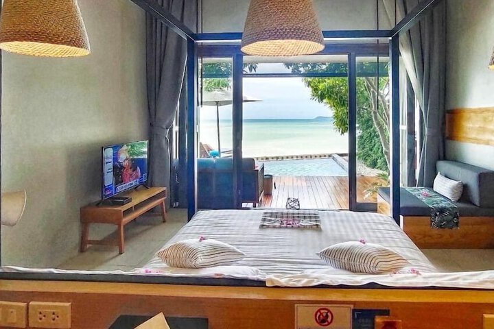 Room 4 of 40