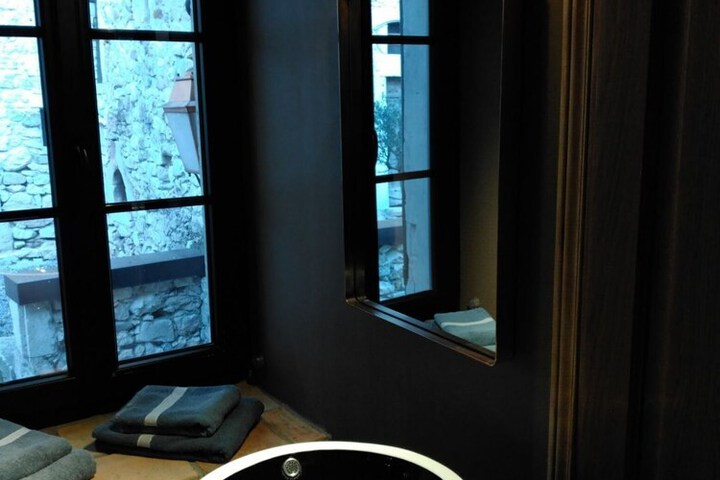 Room 33 of 41