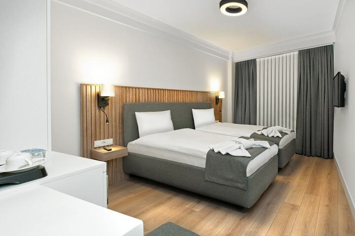 Room 7 of 70