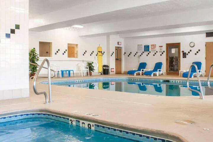 Photo of Comfort Suites Airport Pool