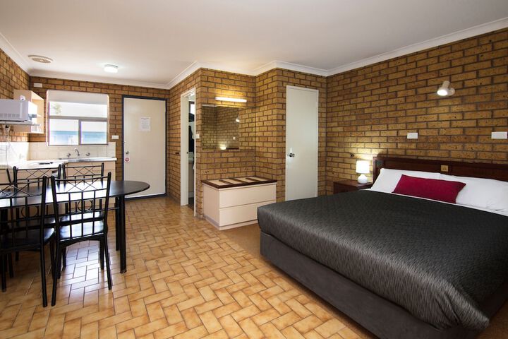 Room 3 of 34