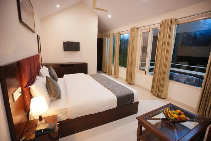 Room 9 of 34