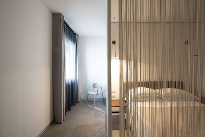 Room 42 of 160