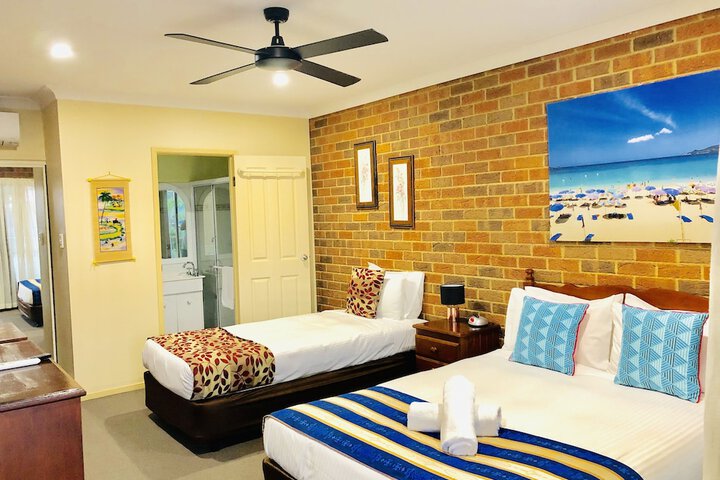 Room 6 of 103