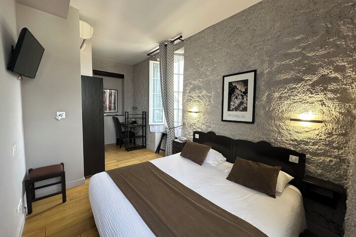 Room 33 of 83