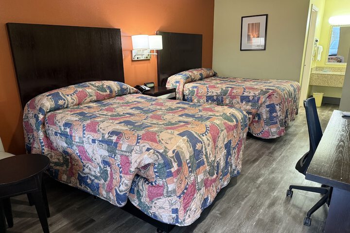 Room 11 of 25