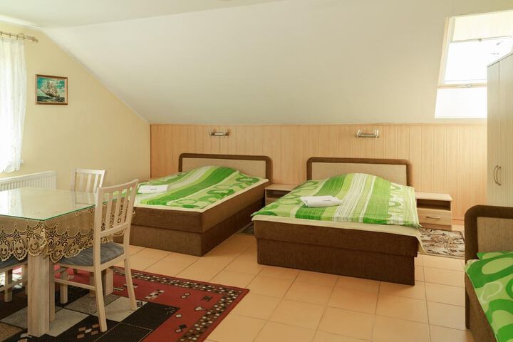 Room 17 of 36