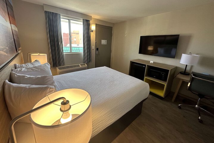 Room 12 of 28