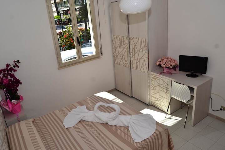 Room 8 of 43