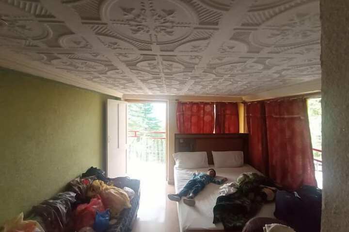 Room 6 of 9