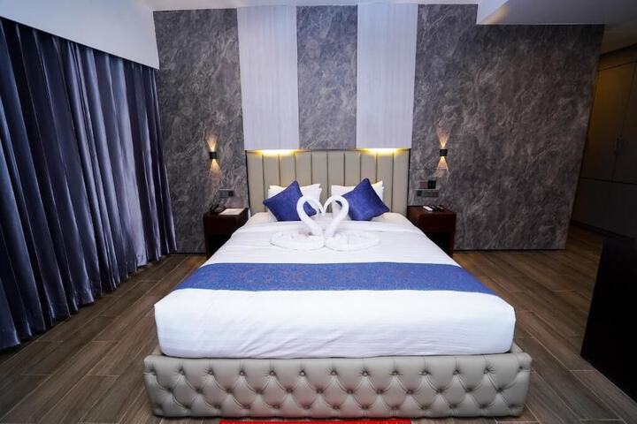 Room 55 of 77