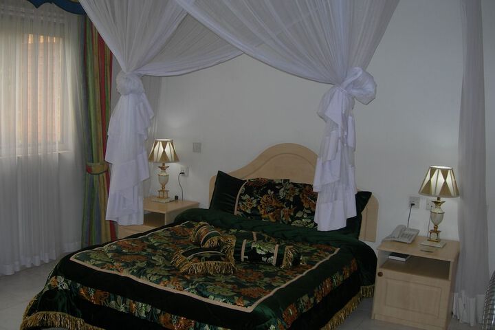 Room 13 of 27