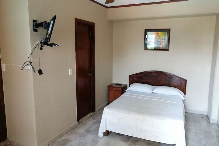 Room 5 of 90